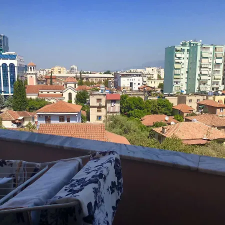Flo's Spacious Tirana