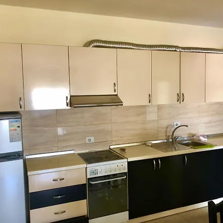 Flo's Spacious Apartament