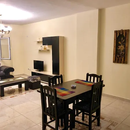 Flo's Spacious Apartament Tirana