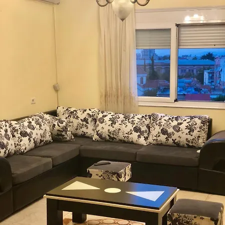 Flo's Spacious Tirana